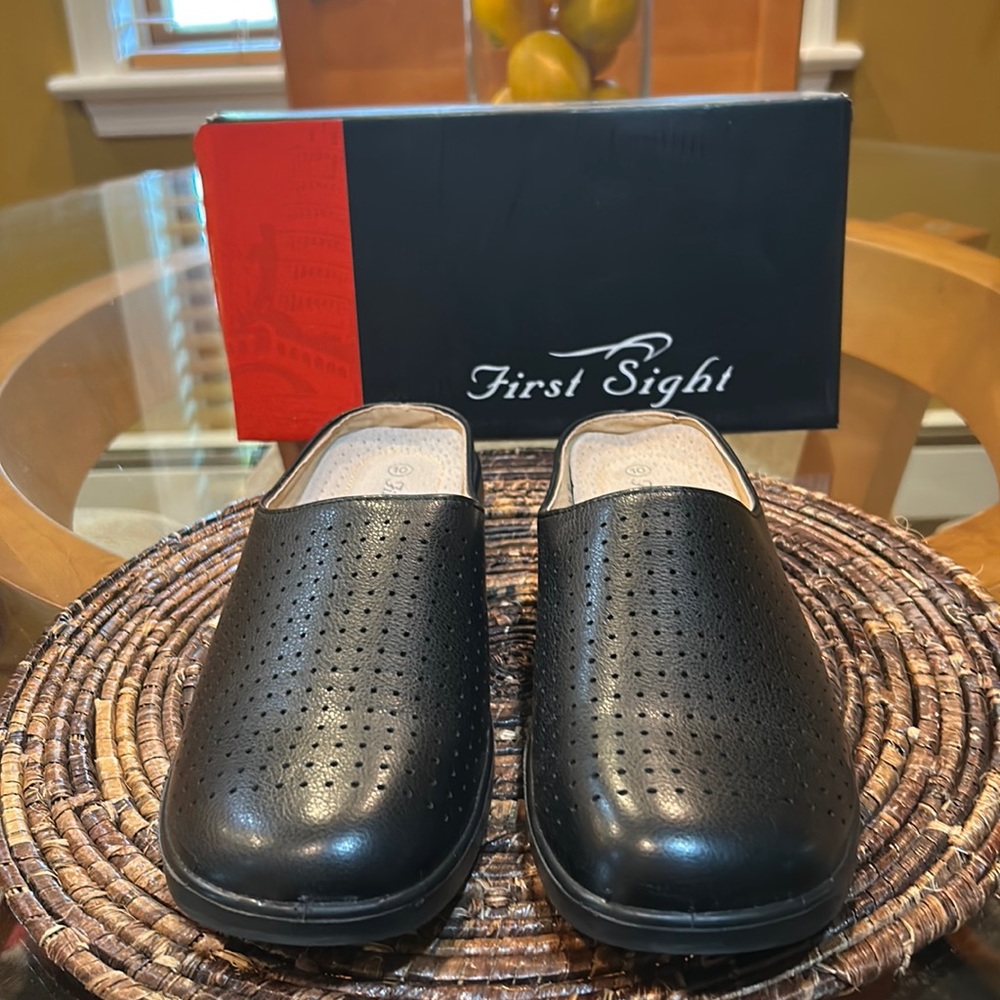 First Sight black slides, size 10. - Picture 2 of 8